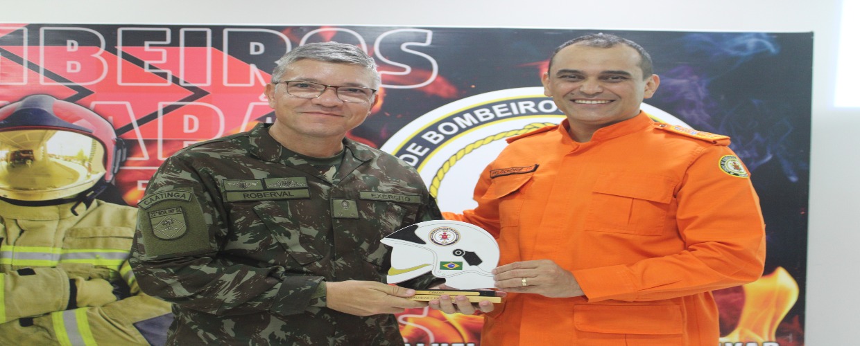 Visita institucional fortalece cooperação entre Brigada Foz do Amazonas e Corpo de Bombeiros do Amapá