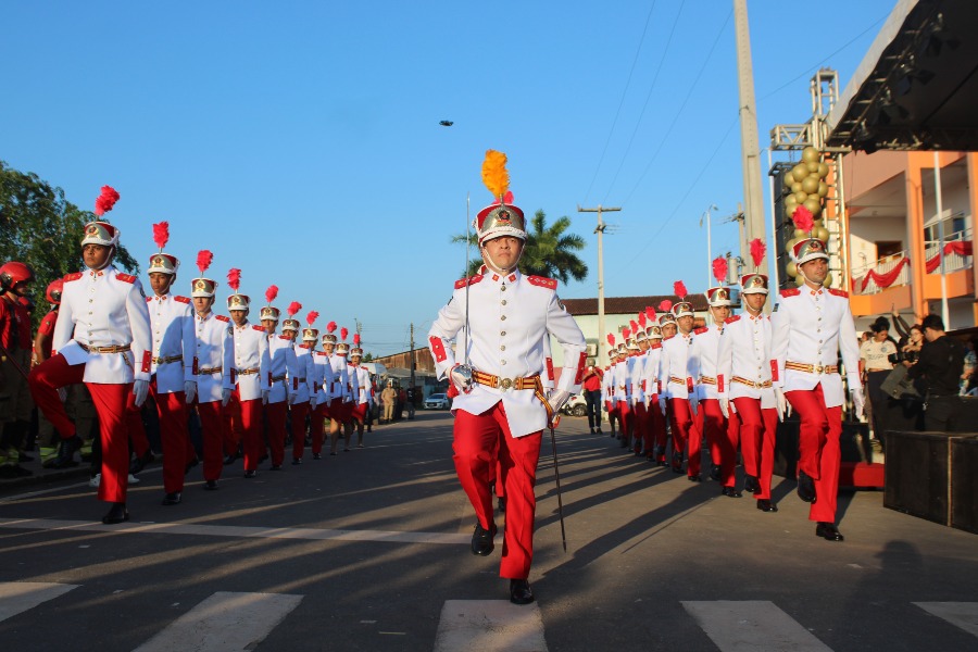 Formatura militar marca entrega do Espadim aos cadetes do CFO 2026 do Corpo de Bombeiros do Amapá