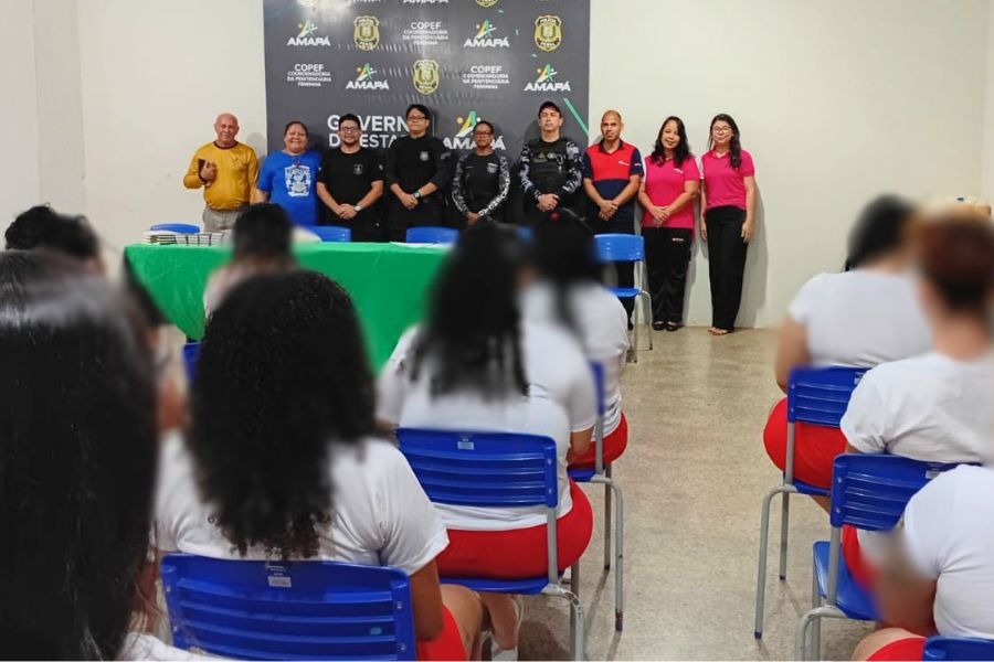 IAPEN promove fortalecimento espiritual com entrega de livros na Penitenciária Feminina