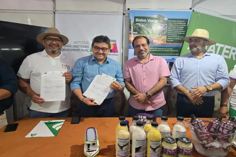 Rurap e cooperativa Bio+Açaí firmam acordo para fortalecer cadeia do açaí na 54ª Expofeira do Amapá, realizada pelo Governo do Estado