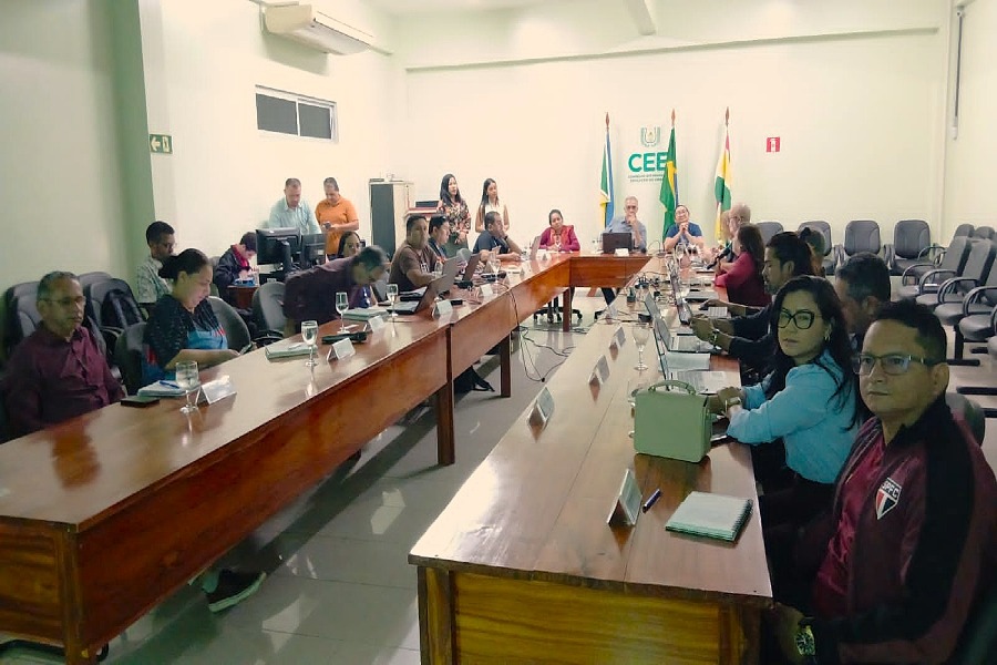 CEE/AP DEBATE MINUTA DE RESOLUÇÃO SOBRE A ETAPA DO ENSINO MÉDIO NO SISTEMA DE ENSINO DO ESTADO DO AMAPÁ
