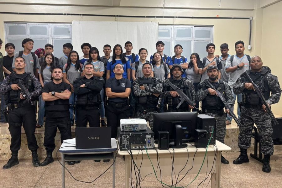 Policiais Penais do Amapá promovem ação educativa em escola estadual em Santana
